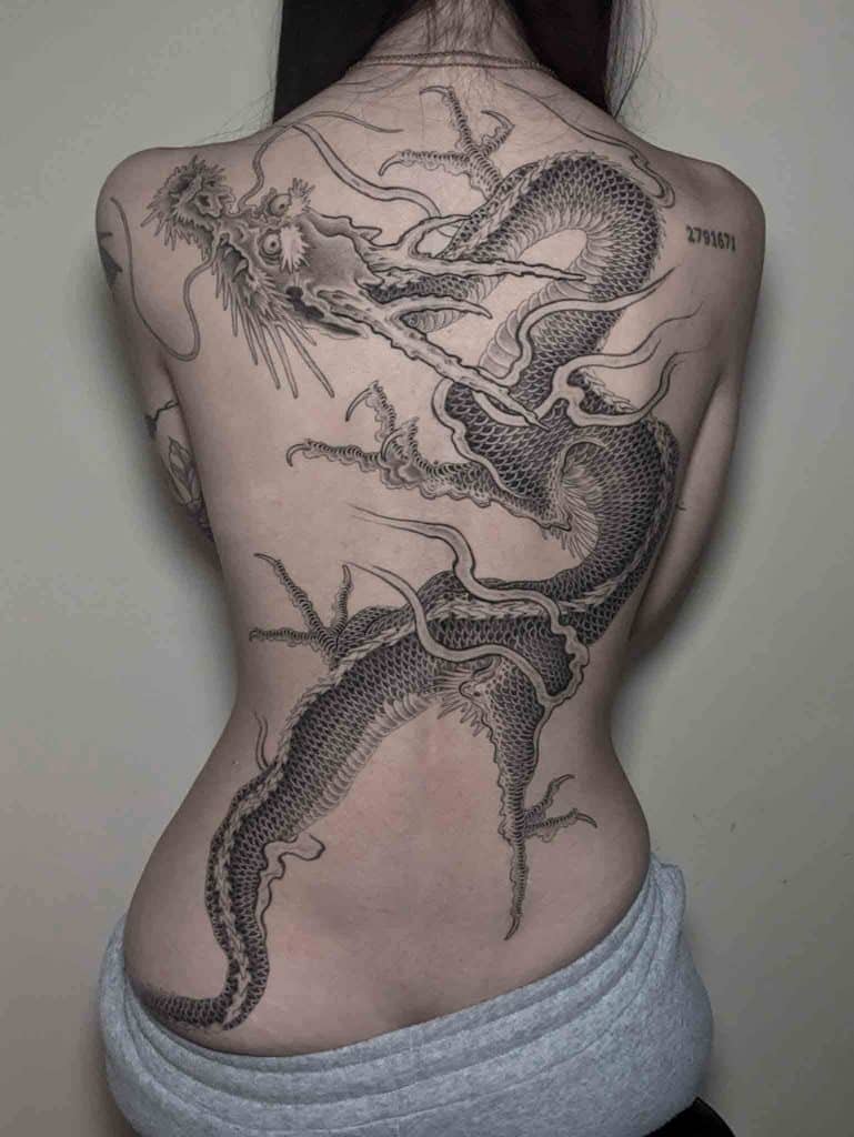 espalda de dragon japones tatuado en madrid