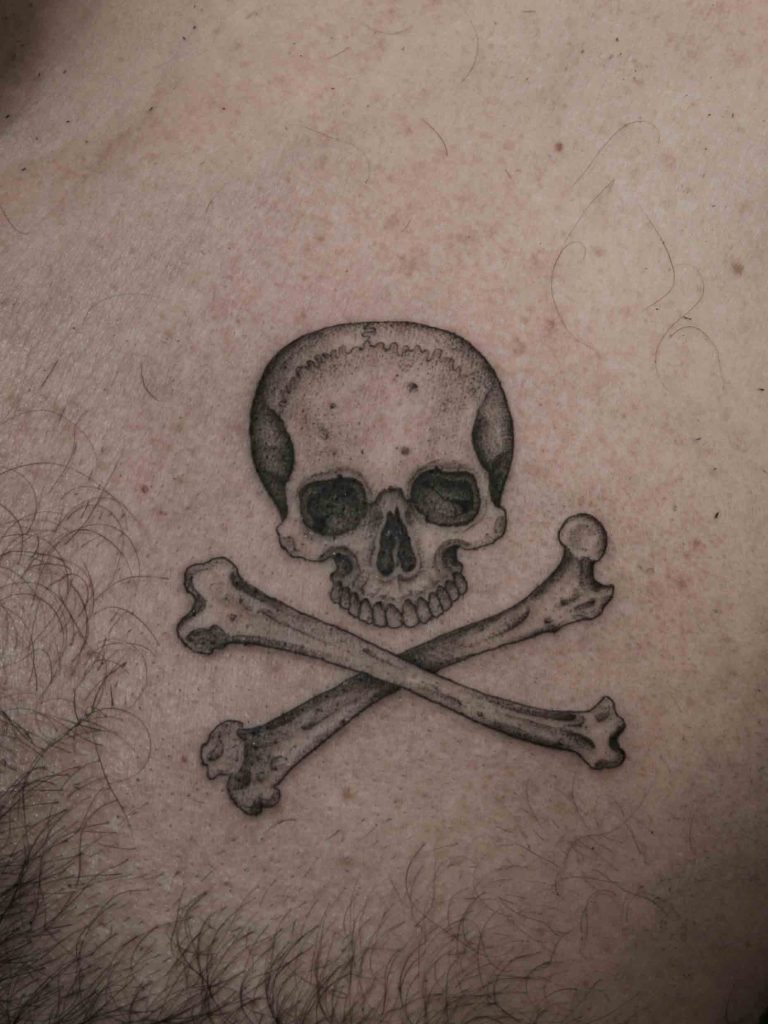 tatuaje anatomico de calavera hecho por aitor irimia