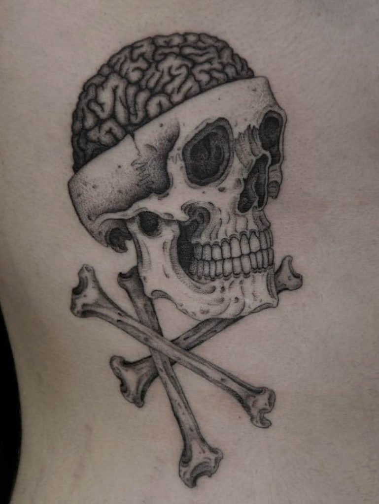 tatuaje de craneo a puntillismo en madrid
